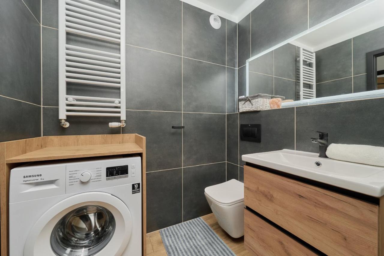 Apartment With 2 Bedrooms & Parking Wroclaw By Noclegi Renters Eksteriør billede