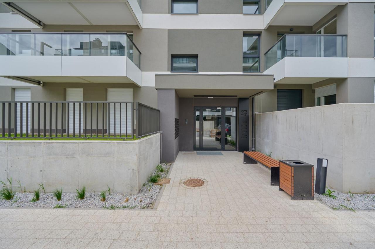 Apartment With 2 Bedrooms & Parking Wroclaw By Noclegi Renters Eksteriør billede